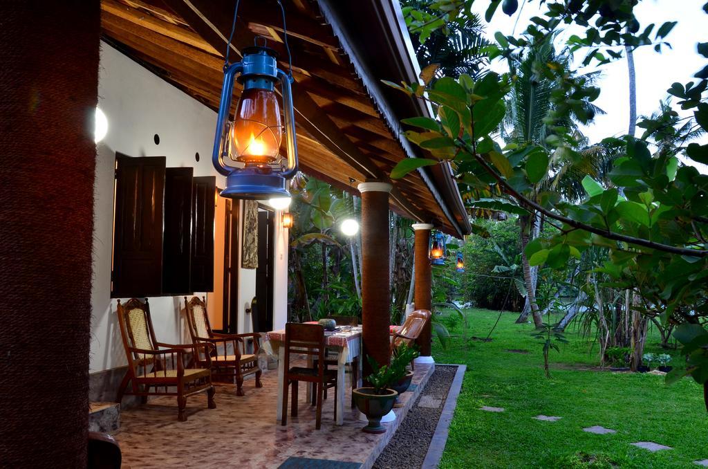Aknara Rest Hotel Weligama Ngoại thất bức ảnh